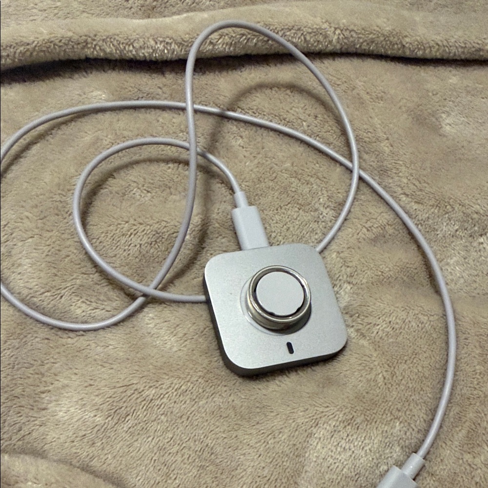 oura ring rose gold and charger